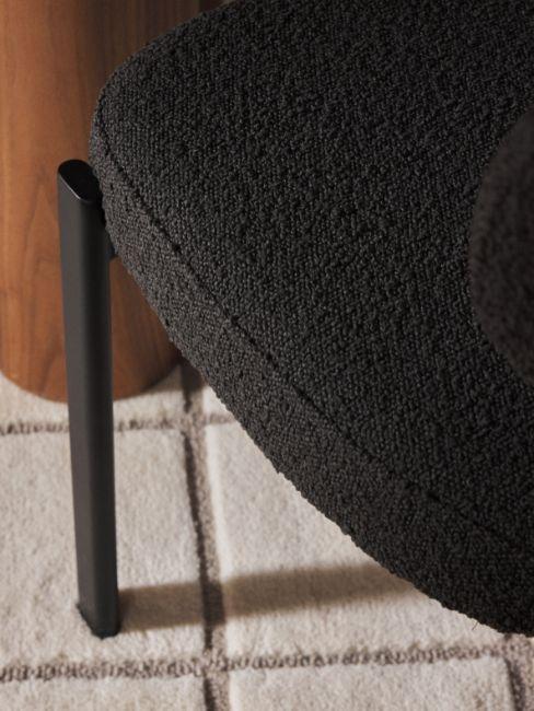 sedia nera in tessuto bouclé