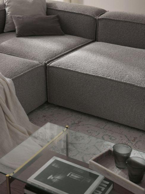 divano grigio in tessuto bouclé