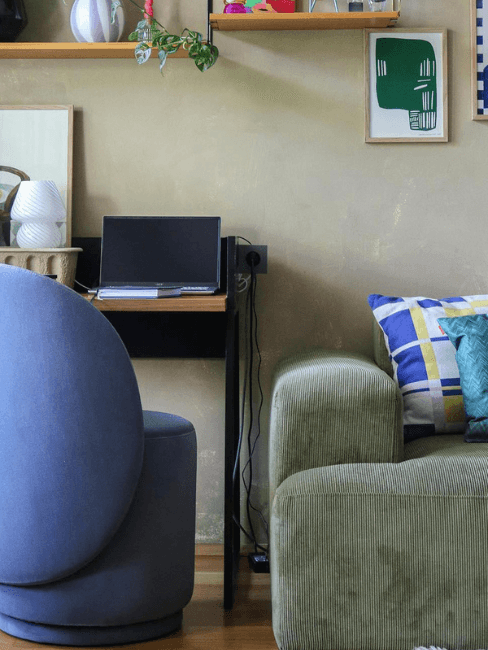 verde salvia e blu in zona giorno