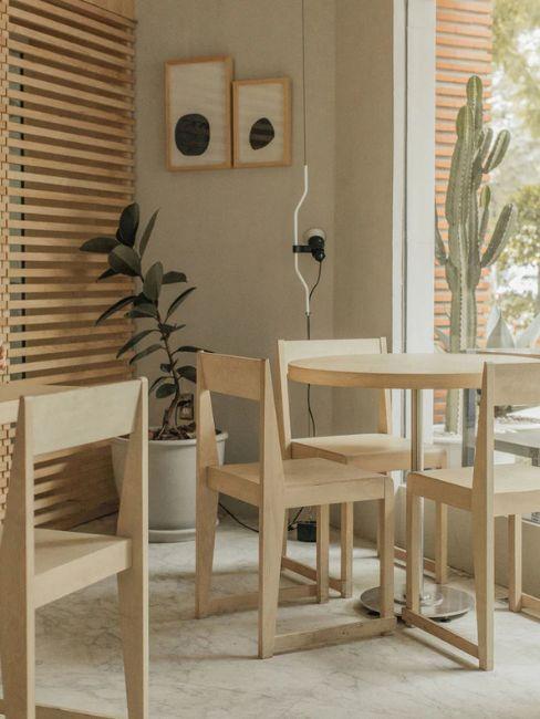 sedie in legno chiaro 01 FRAMA