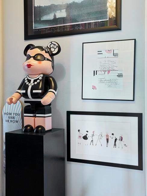 Oggetto di design unico sotto forma di oggetto decorativo in soggiorno, realizzato dall'esperta di moda Anette Weber.