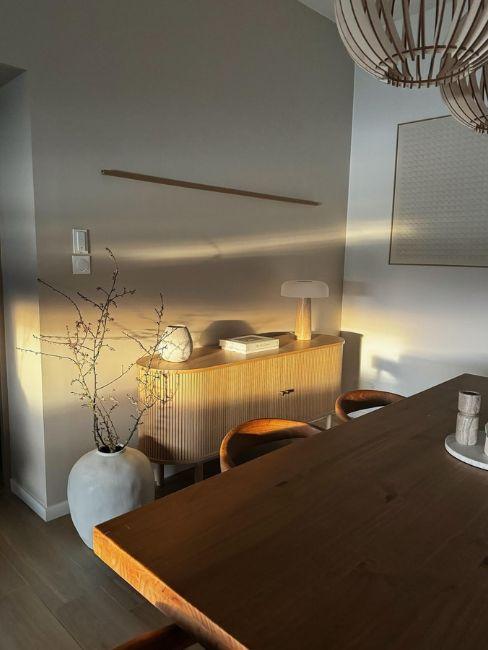 sala da pranzo con credenza