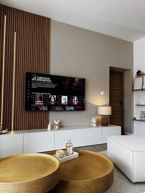 parete tv con listelli in legno