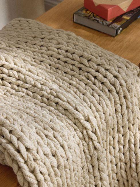 coperta a maglia grossa beige