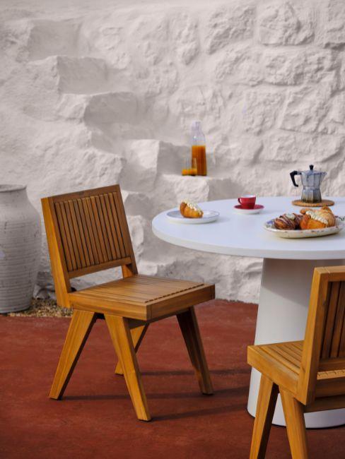 tavolo e sedie in legno giardino