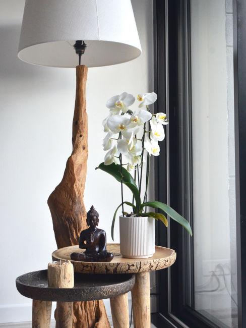 Tavolino con statuetta di Buddha