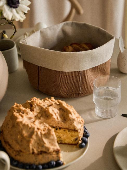 cestino di pane in tavola