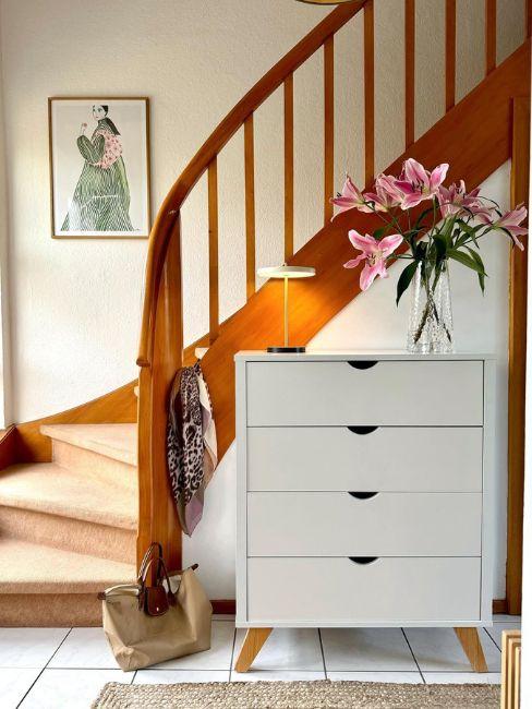 scala in legno con scarpiera