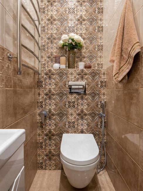 esempio bagno con piastrelle mosaico