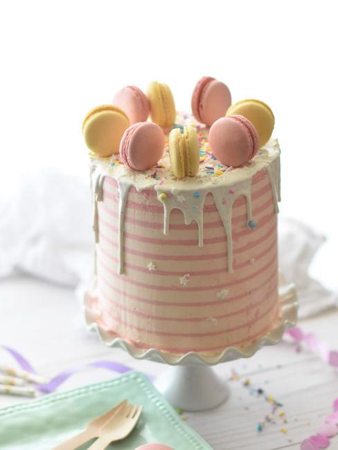 torta decorata con macarons