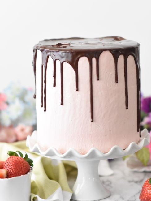 decorare una torta con la pasta da zucchero