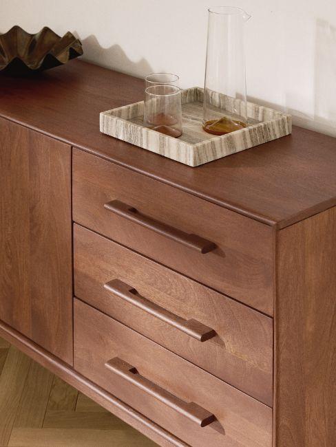 cassettiera in legno scuro