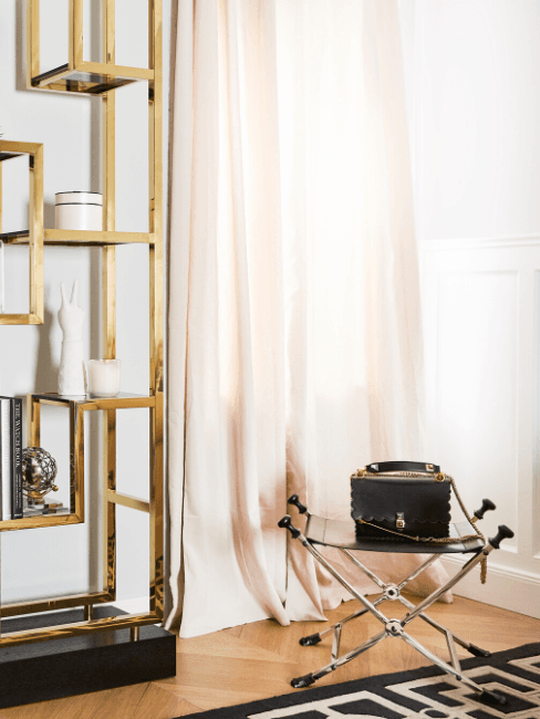 Soggiorno con tende moderne rosa