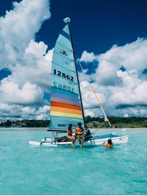 Gita in compagnia su barca a vela