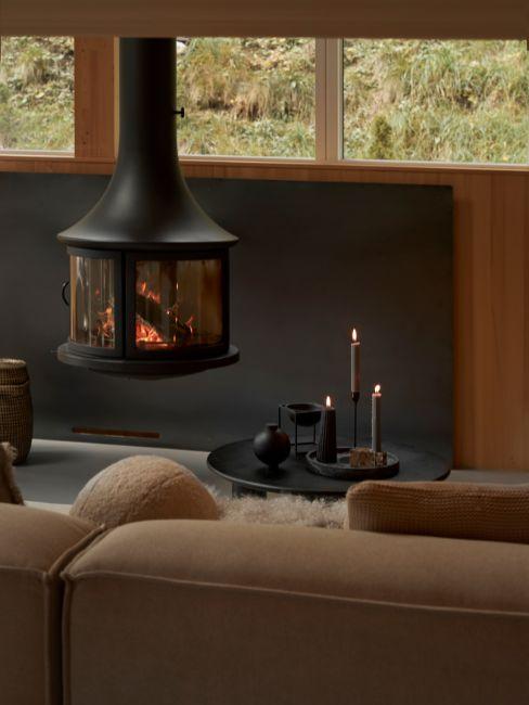 caminetto sospeso in soggiorno