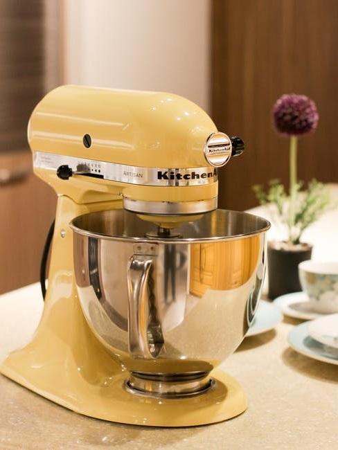 Robot da cucina giallo