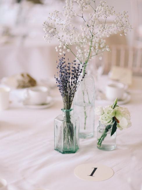 centrotavola vaso in vetro con fiorellini