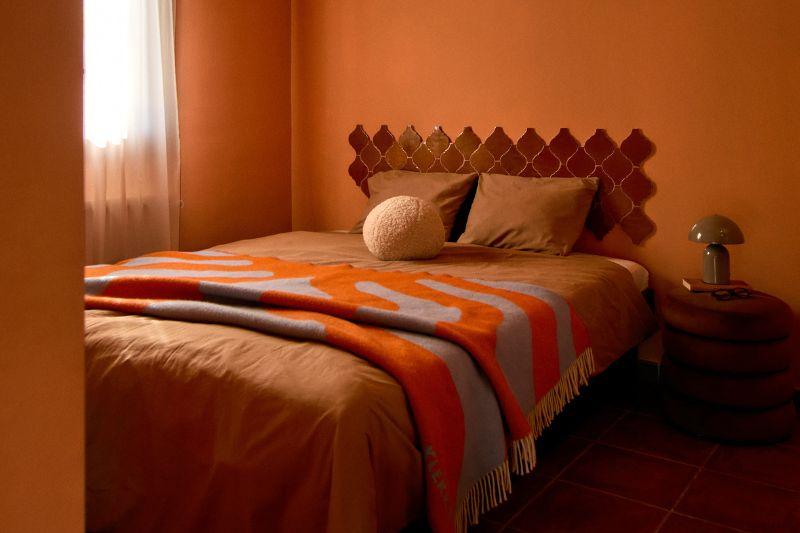 camera da letto colori caldi