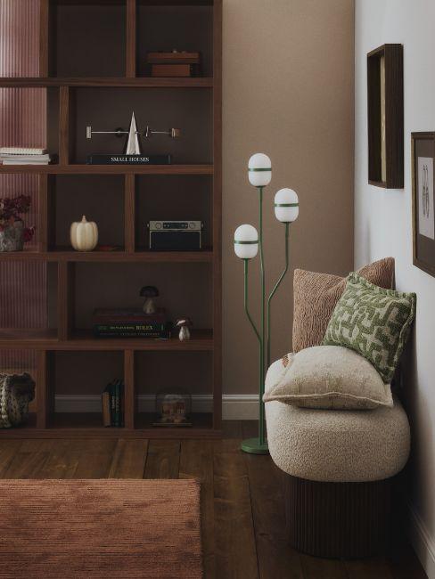 soggiorno parete dipinta beige