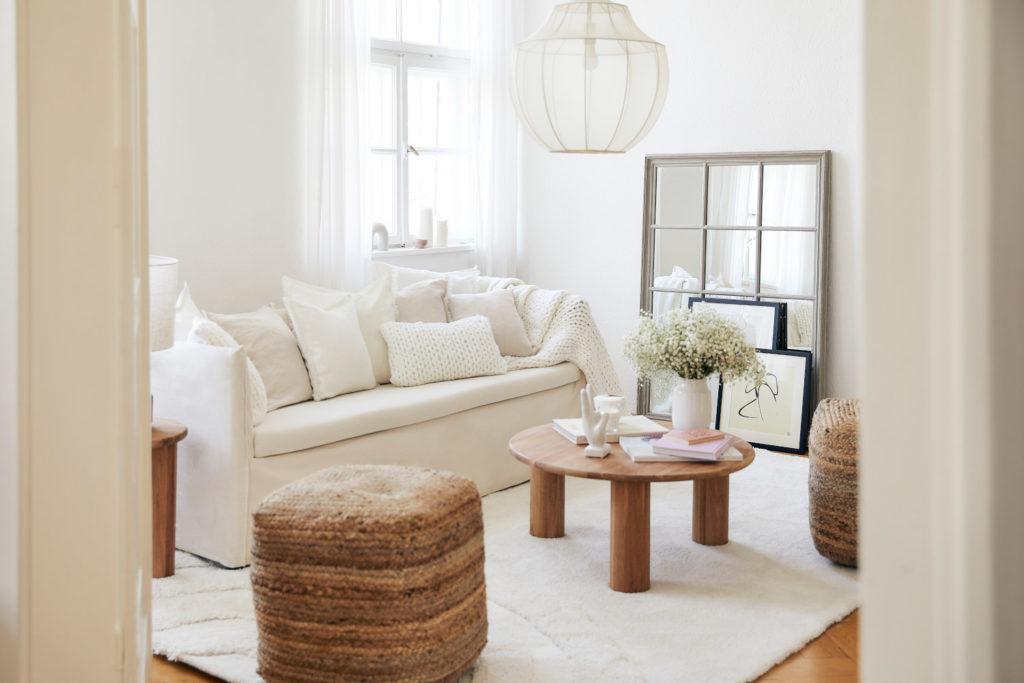 Living room total white