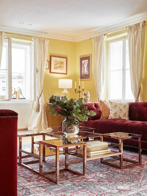 casa classica con pareti gialle