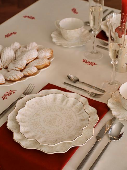 come mettere le posate a tavola