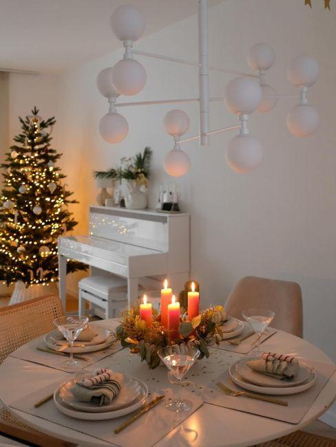 centrotavola natalizio con le candele