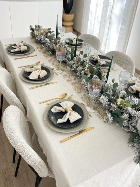 tavola natalizia elegante con centrotavola