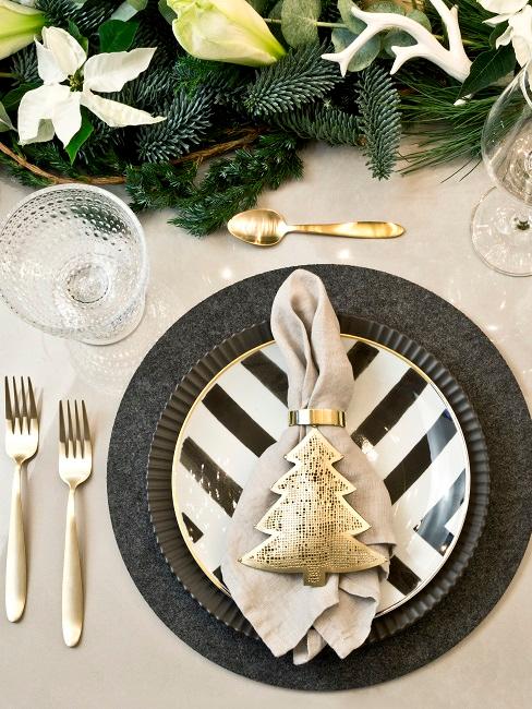 Come mettere le posate a tavola