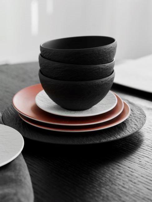 stoviglie tavola moderna