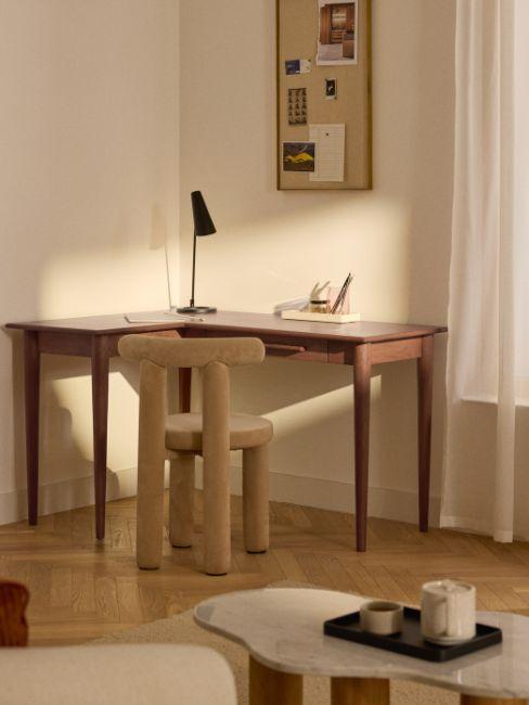 angolo studio in soggiorno