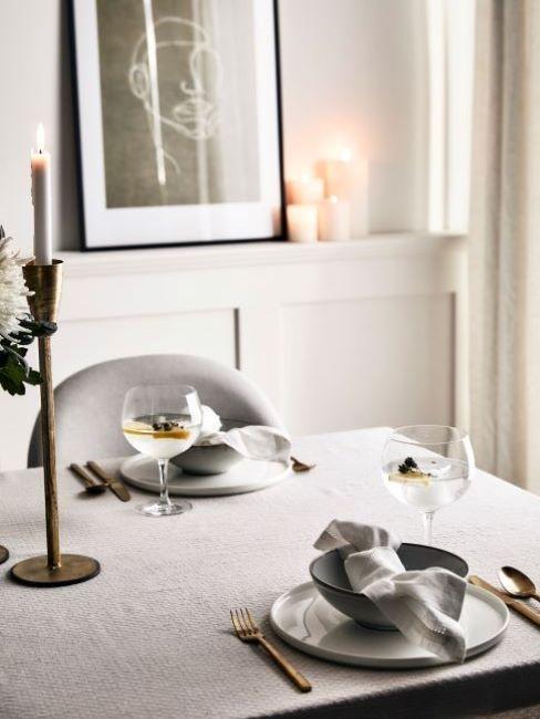tavola romantica in grigio