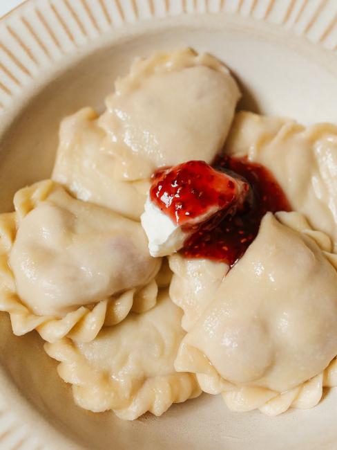 pierogi polacchi con formaggio e marmellata