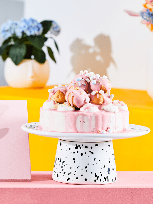 Torta rosa decorata
