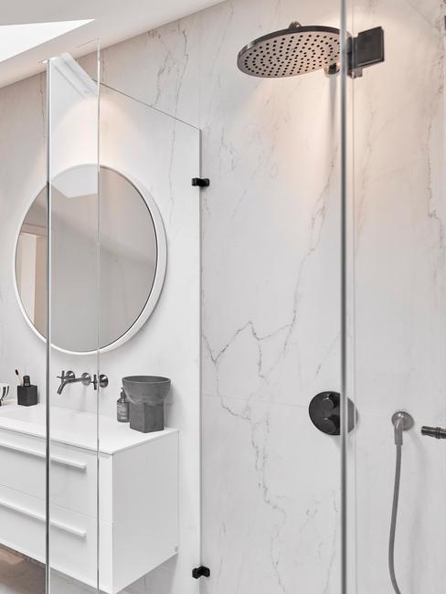 come pulire il box doccia in vetro trasparente