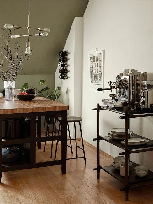 feng shui cucina con parete verde oliva