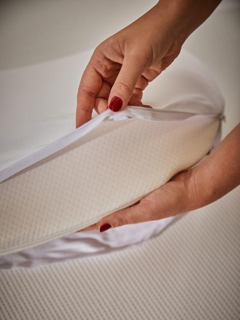 dettaglio imbottitura cuscino