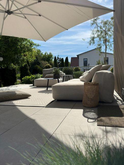terrazzo grande con ombrellone