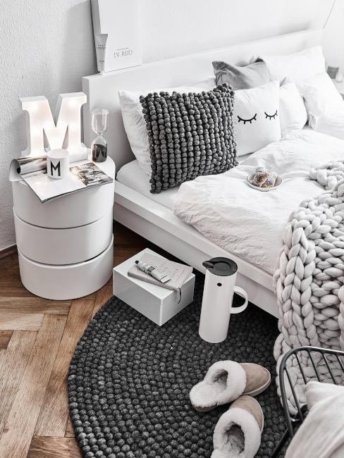 Camera da letto con colori neutri