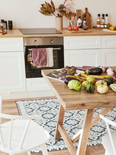 Dettaglio tavolo cucina beige