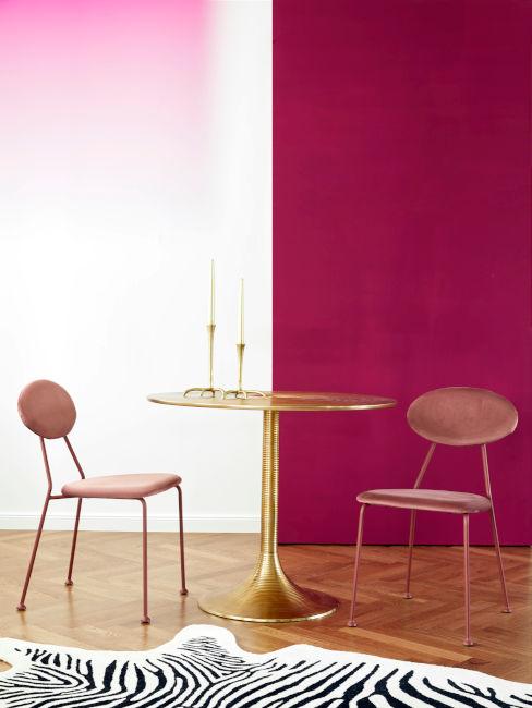 Esempio contrasto parete bianco e fucsia