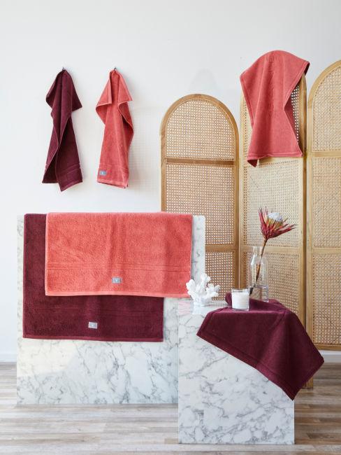 Abbinamento marmo e porpora