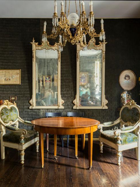 sala da pranzo con decorazioni barocche