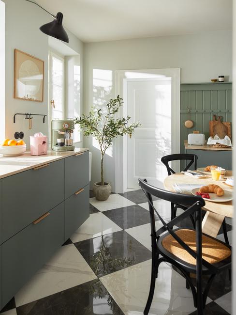 cosa mettere al posto delle piastrelle in cucina