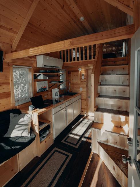 open space con piccola cucina