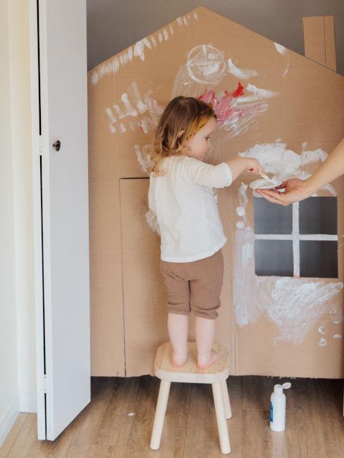 dipingere cartoni con bambini