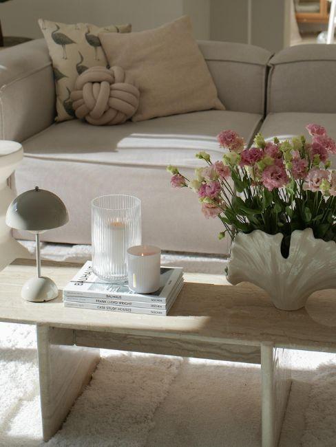 tavolino in soggiorno scandinavo