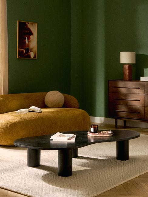 pareti verde scuro in soggiorno