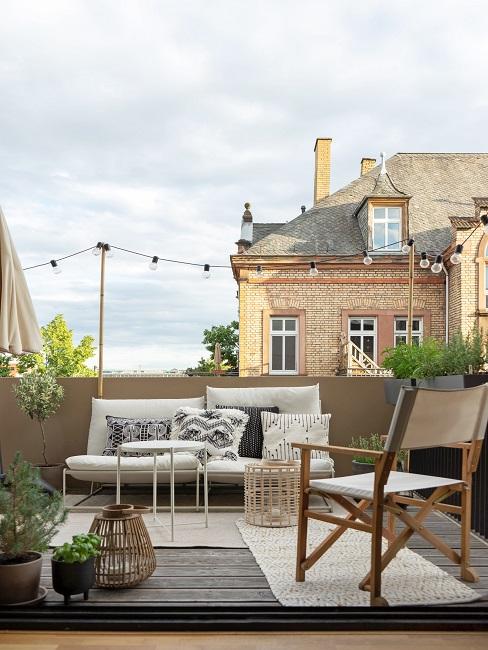 Arredare un balcone per l'estate