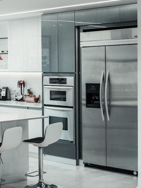 Cucina moderna in acciaio